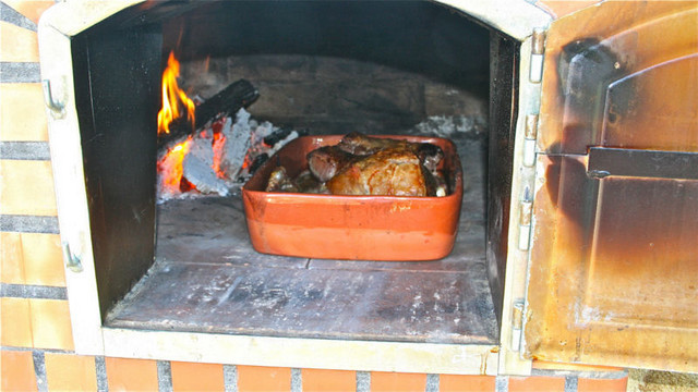 Pečení masa v peci TUMA